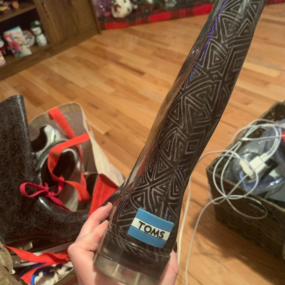 Toms rain boots